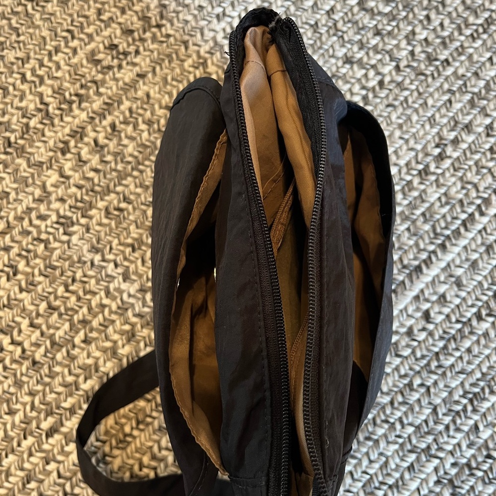 Peak Gear Black RFID Block Crossbody Messenger Bag - Picture 8 of 10